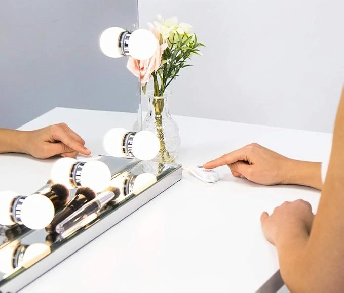 Toaletní kosmetické zrcátko